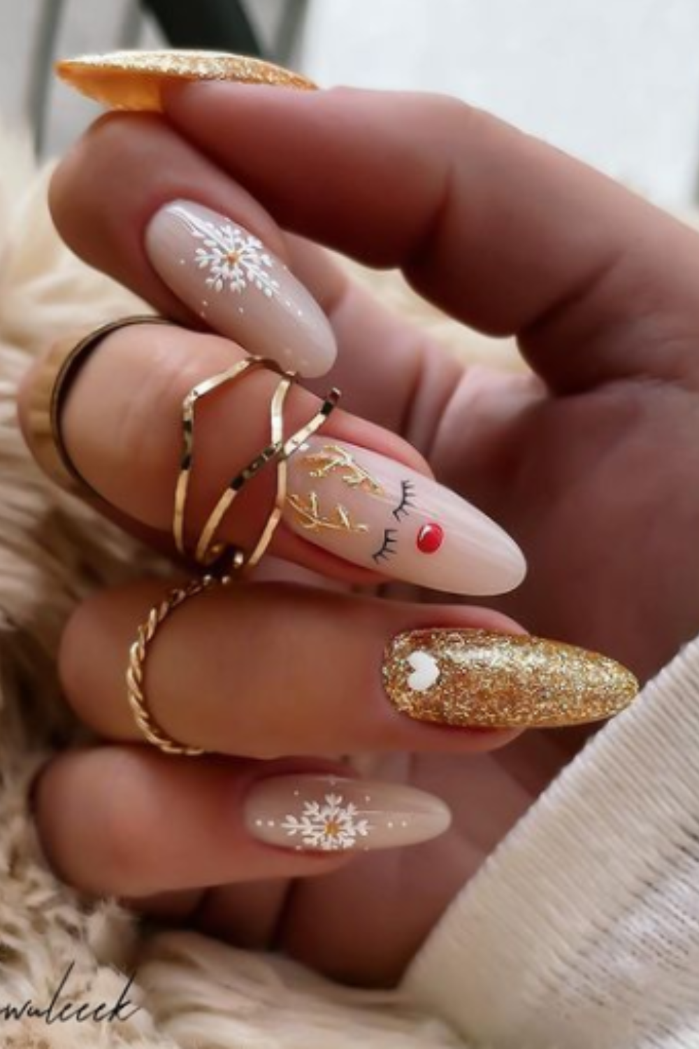 25 Gorgeous Nail Ideas Perfect for Christmas