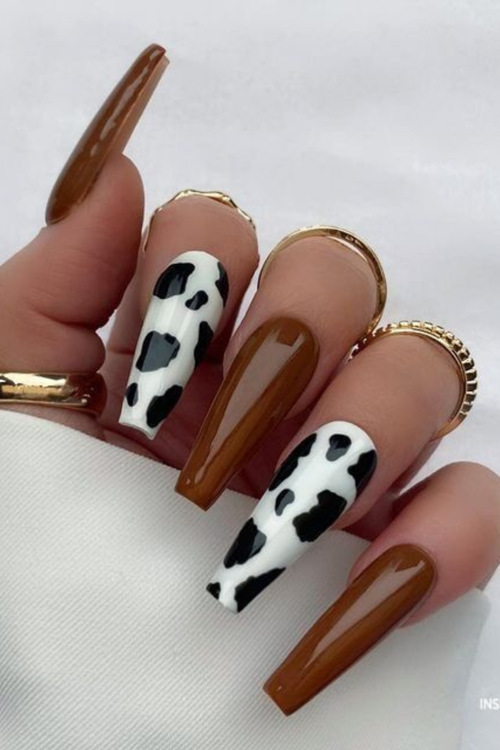 15 Drop Dead Gorgeous Brown Fall Nails 2023 to Make Heads Turn